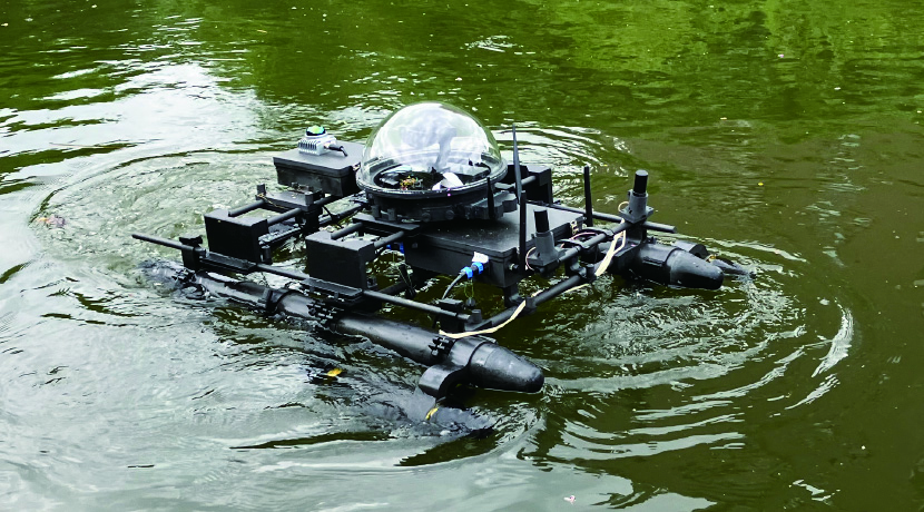 水に浮かぶボート型ドローン フレモラ